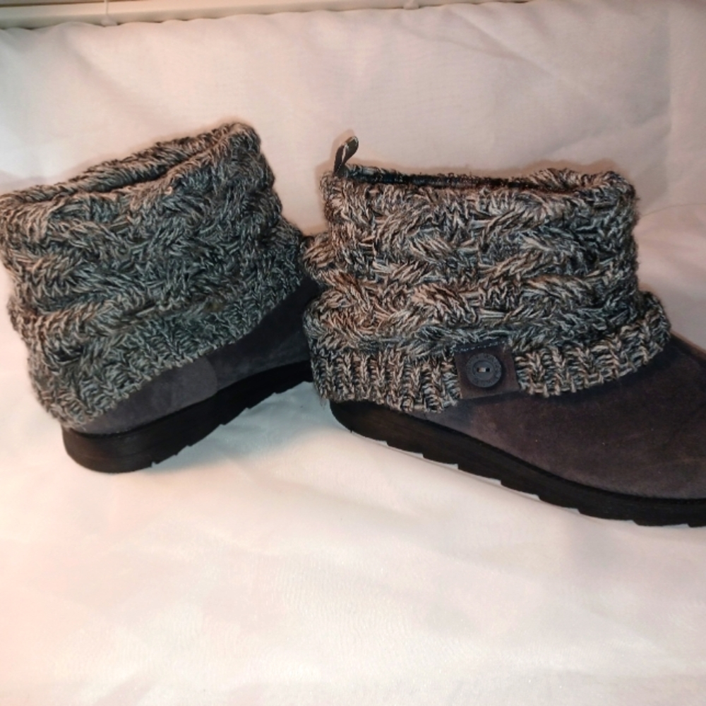 MUK LUK Booties. Grey Size 8